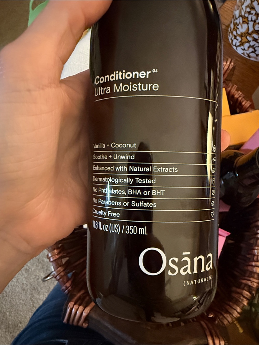 Coconut vanilla Osana Ultra Moisture Conditioner / Yardley Strawberry Cream Soap